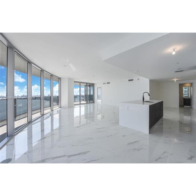 Foto del edificio - 488 NE 18th St