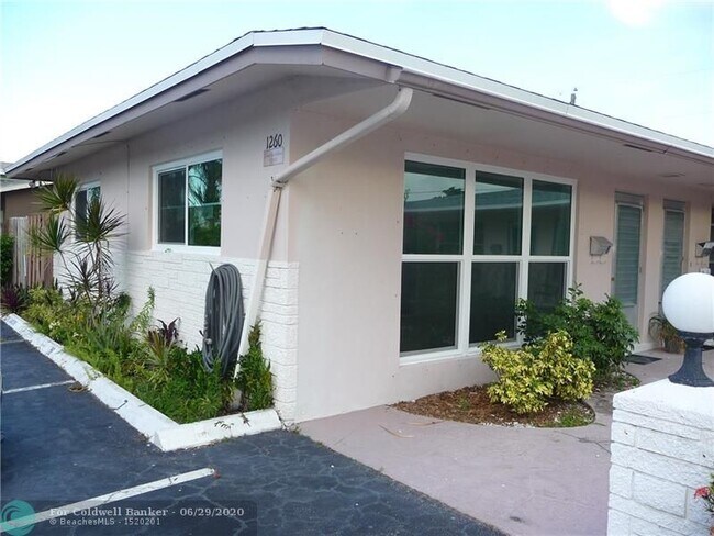 Building Photo - 1260 SE 3rd Ct