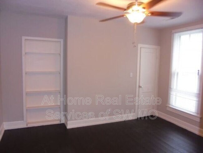 Building Photo - 806 W Pershing St