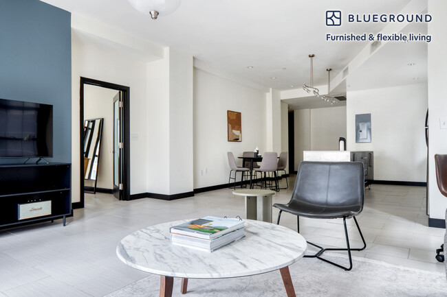 Foto del edificio - 609 S Grand Ave