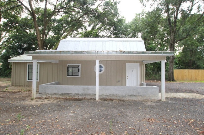 Building Photo - 2BR Home Near UWF, Davis Hwy & 9 Mile Rd –...