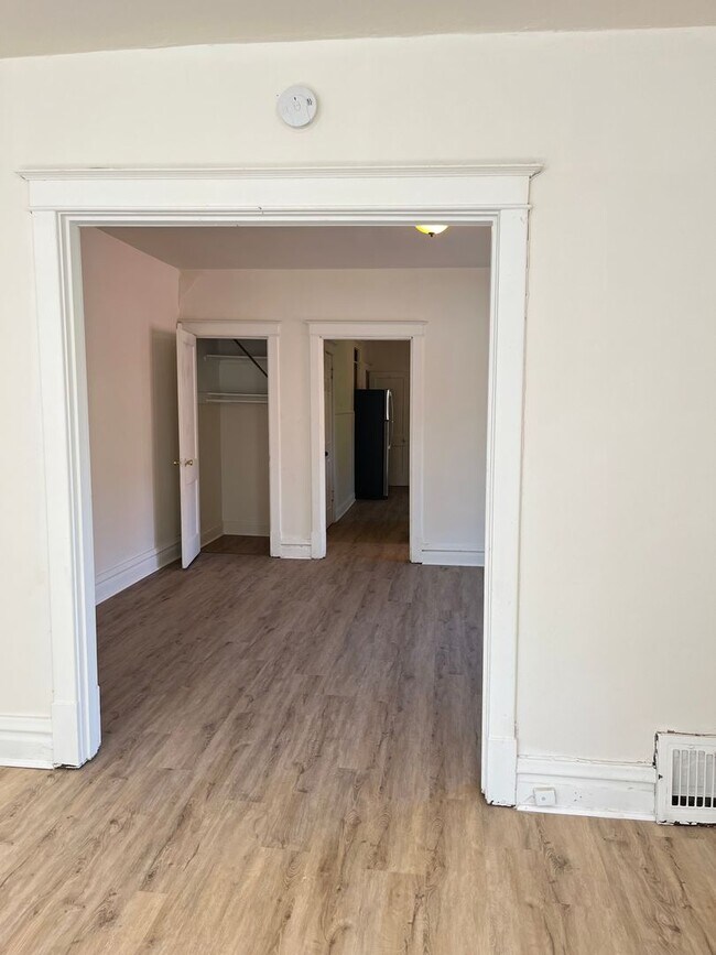 Foto del edificio - 1-Bedroom Apartment on 2nd Floor
