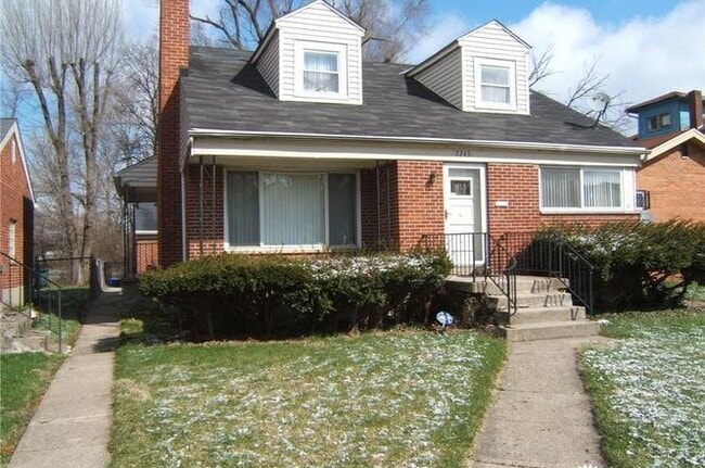 Photo - 2243 Lakeview Ave House