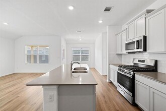 Building Photo - 215 Silver Springs Bend