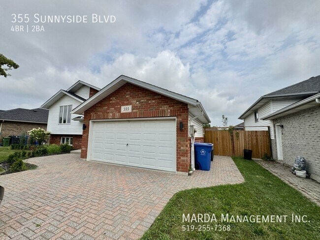 Photo du bâtiment - BEAUTIFUL NEWLY RENOVATED 4 BED/2 BATH HOME IN LASALLE + UTILITIES