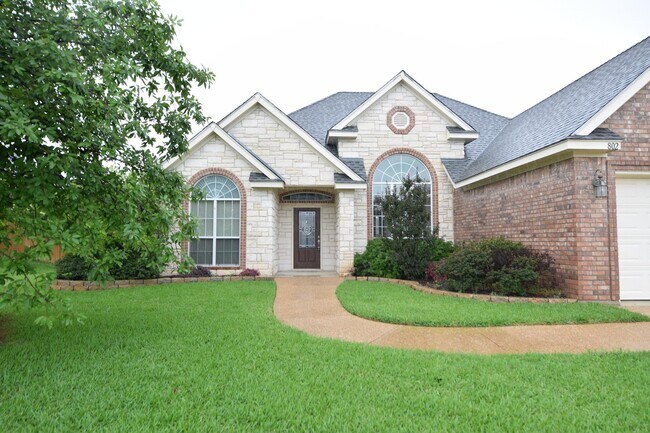 Building Photo - 802 Marshall Dr