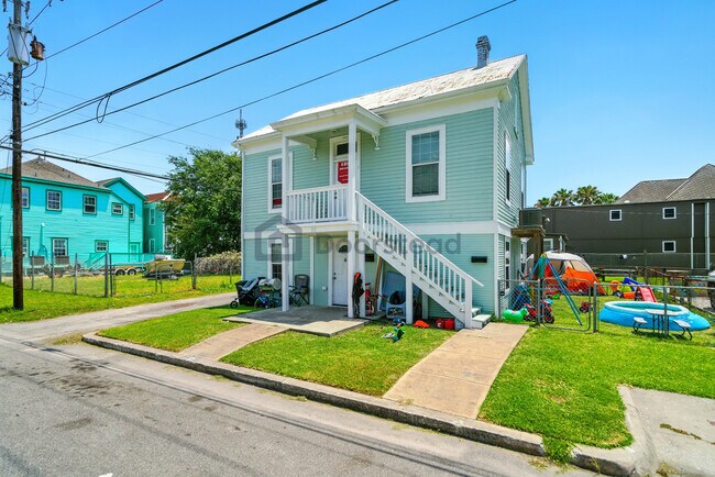 Building Photo - 814 35th St