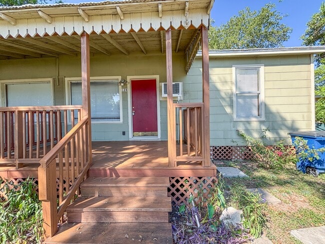 Building Photo - 124 S Krueger Ave