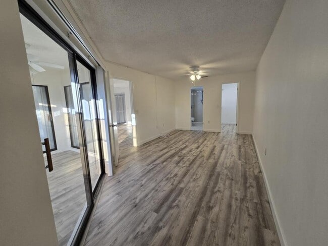 Foto del edificio - 9418 Nakoma Way