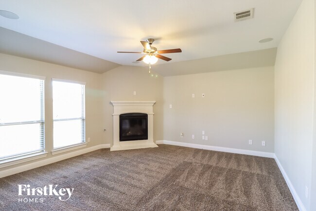 Foto del edificio - 4313 Lakeview Dr