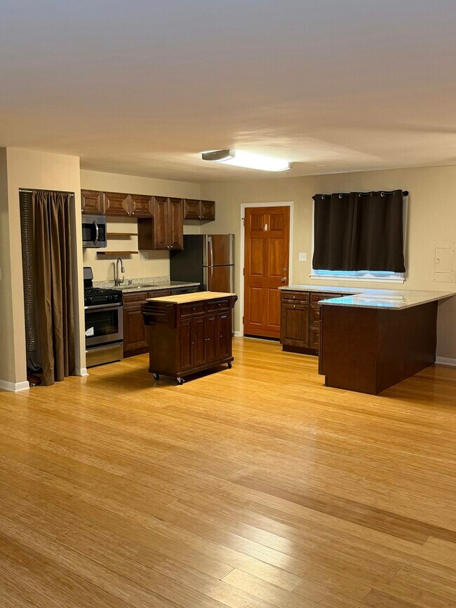 Foto del edificio - 2403 Meadow Dr