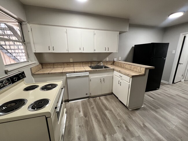 Building Photo - Kentwood Apartments