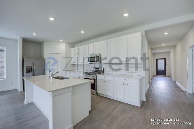 Foto del edificio - 1313 Rockwell Dr