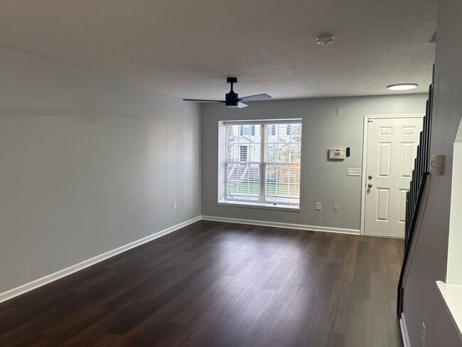 Foto del edificio - Charming & NEWLY Renovated 2-Bedroom Condo...