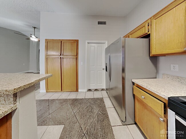 Foto del edificio - 2829 Du Barry Manor Ln