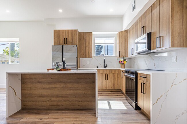 Foto del edificio - 4445 1/2 Auckland Ave