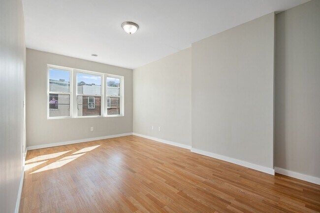 Foto del edificio - 3221-3223 Camp Street