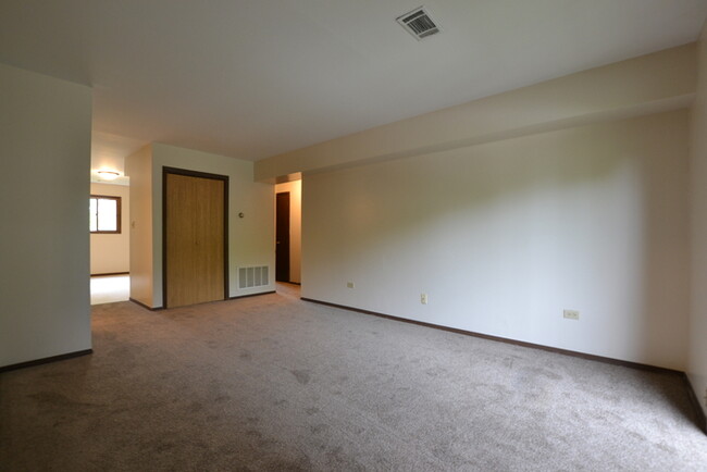 Building Photo - 2 Bedroom Condo in Lockport