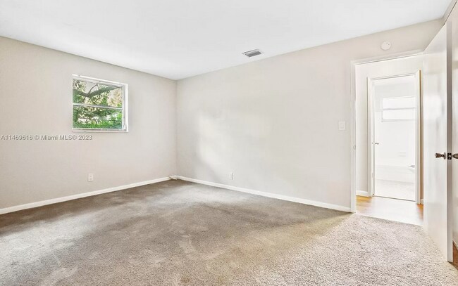 Building Photo - 721 NE 61st St