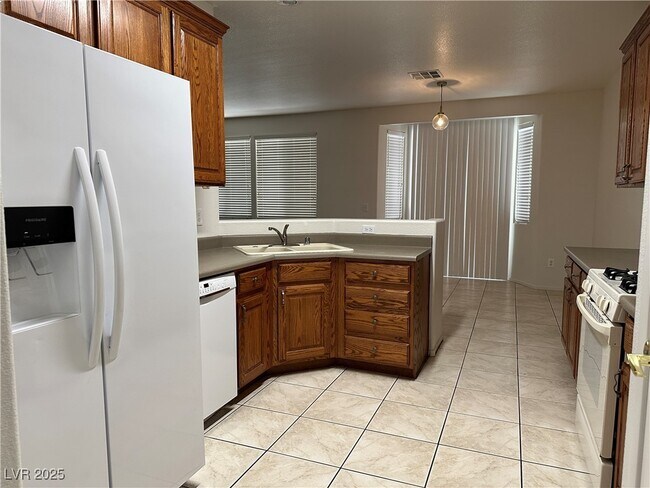 Building Photo - 10651 Lunar Crest Ave