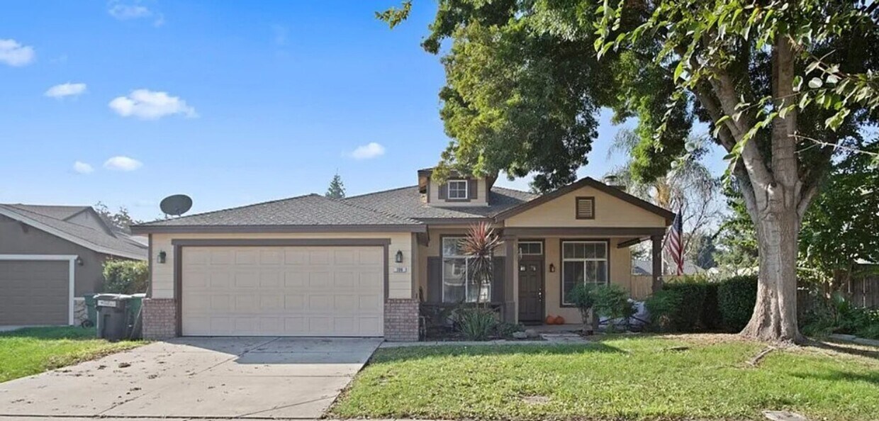 Foto principal - Beautiful Single Story Home Ready To Be Ca...