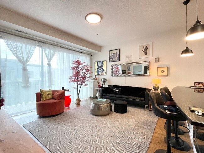 Foto del edificio - Luxury Condo Living in the Heart of Excelsior & Grand - Underground parking -Available NOW!
