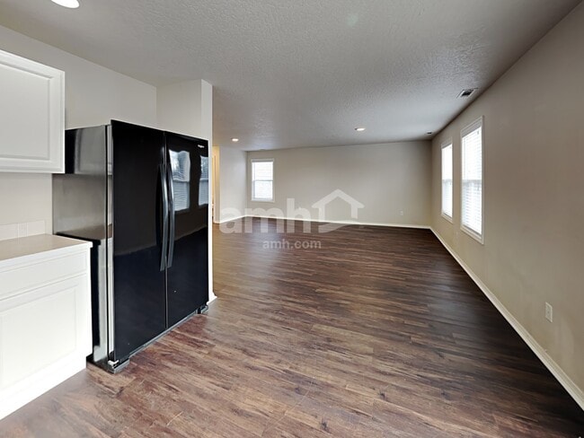 Building Photo - 6384 S White Cliff Ave