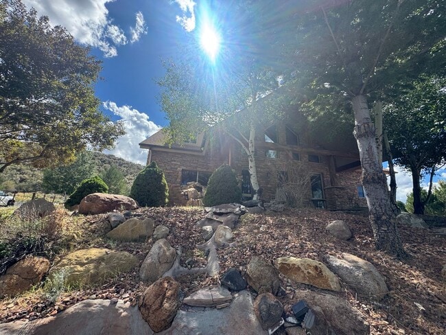 Building Photo - Beautiful Pine Valley Home!