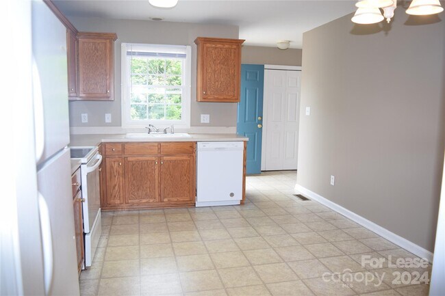 Building Photo - 2820 12th Ave SW