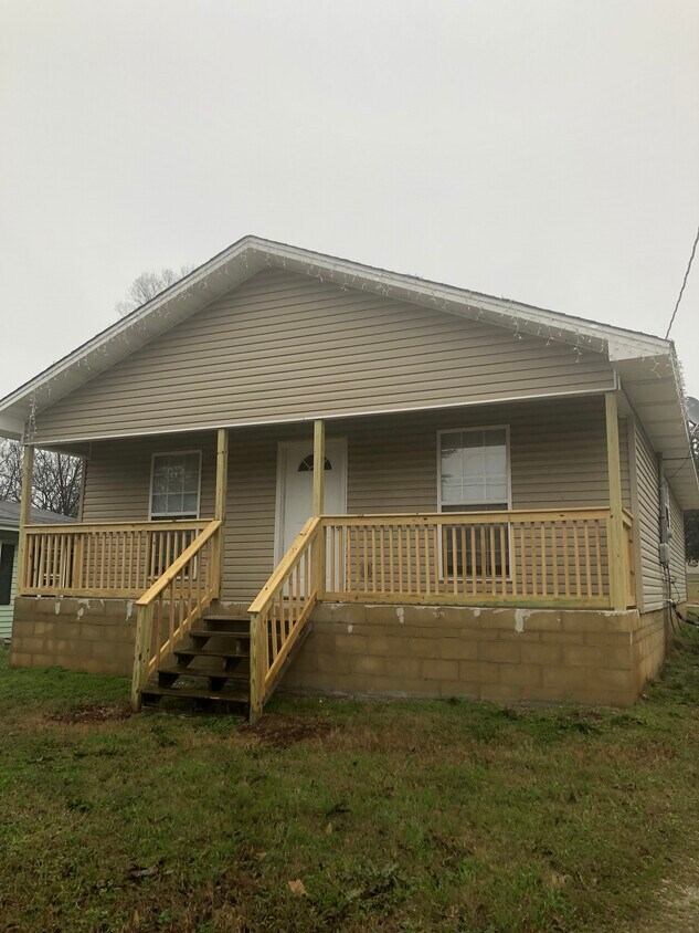 713 S Hook St, Tuscumbia, AL 35674 House Rental in Tuscumbia, AL