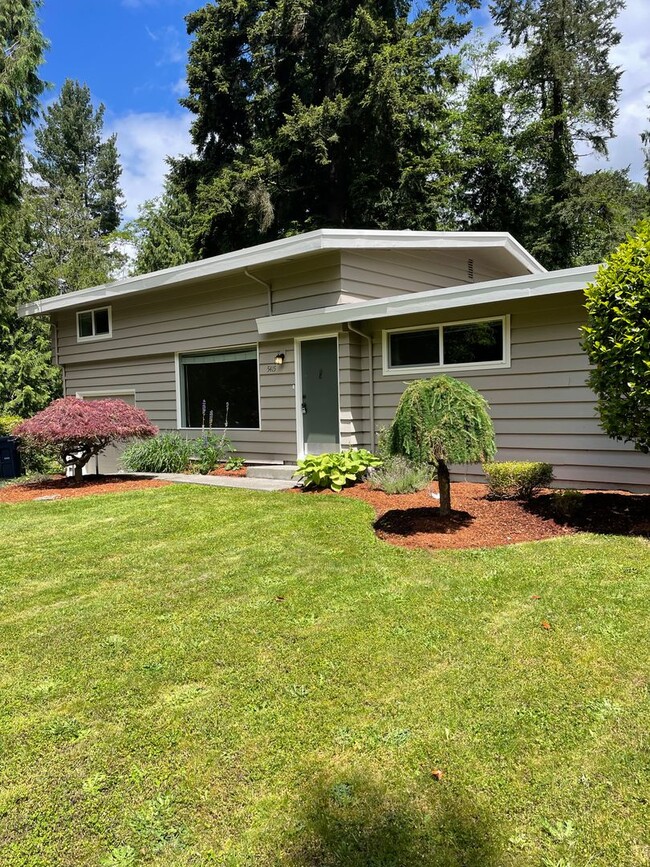 Building Photo - 3 Bed/ 2 Bath House near Scriber Lake in L...