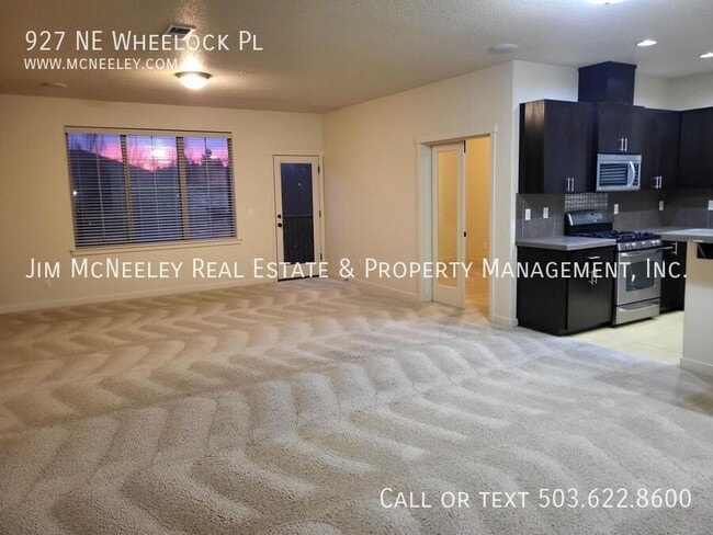 Foto del edificio - 927 NE Wheelock Pl