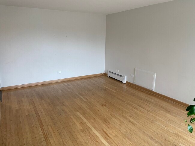 Building Photo - 4640 N Sayre Ave