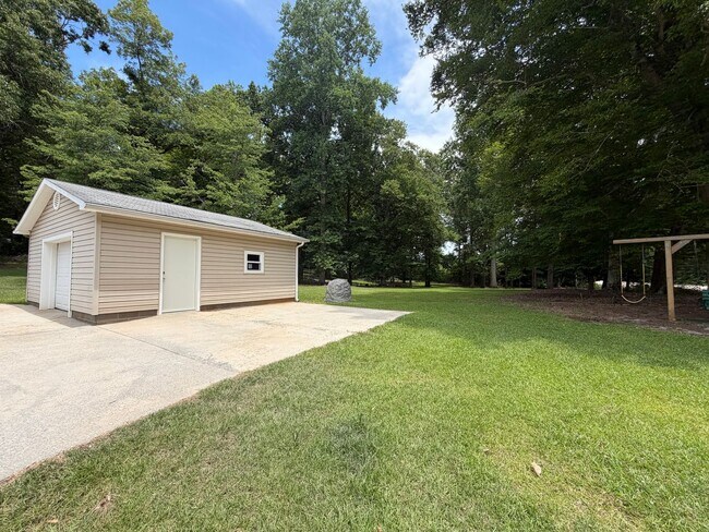 Foto del edificio - 5126 Hickory Grove Rd