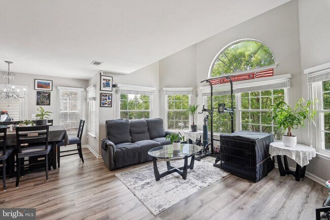 Foto del edificio - 5604 Willoughby Newton Dr