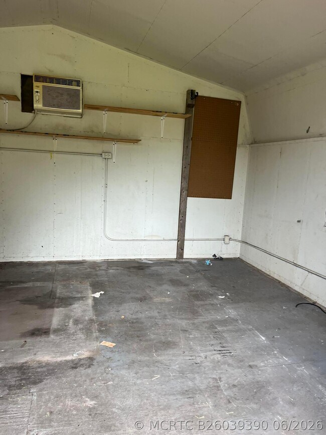 Building Photo - 8956 SE 65th Way