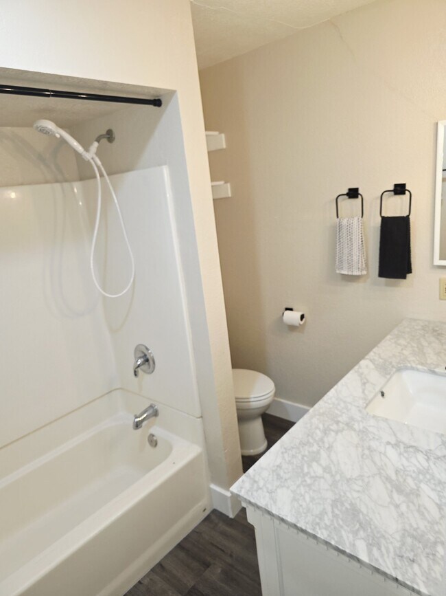 Foto del edificio - 5917 Streamview Dr