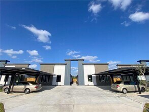 Building Photo - 3104 S Links Dr