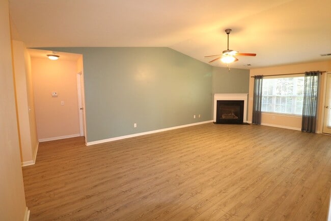 Building Photo - 128 Dover Dr