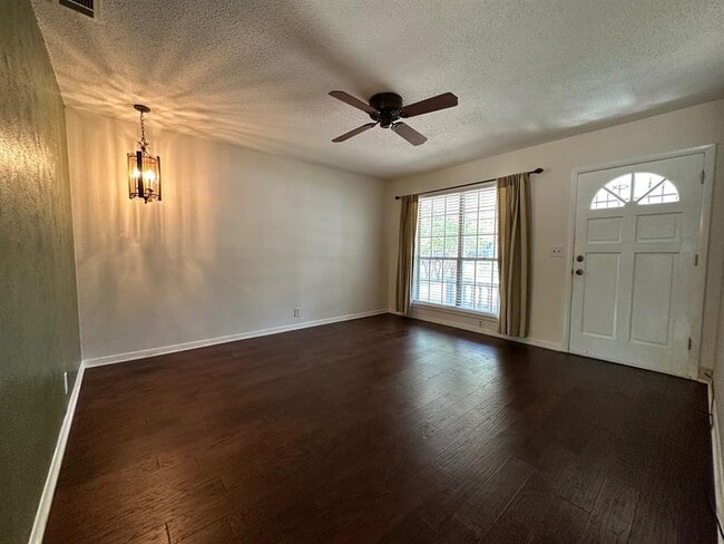 Building Photo - 5704 Cedardale Dr