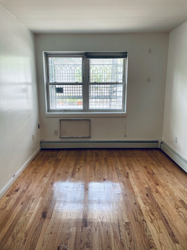 Living room Zoomed in - 3114 60th St