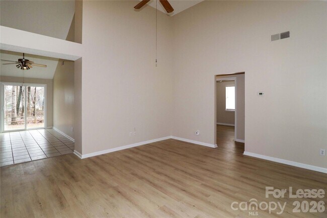 Foto del edificio - 729 Rebecca Jane Dr