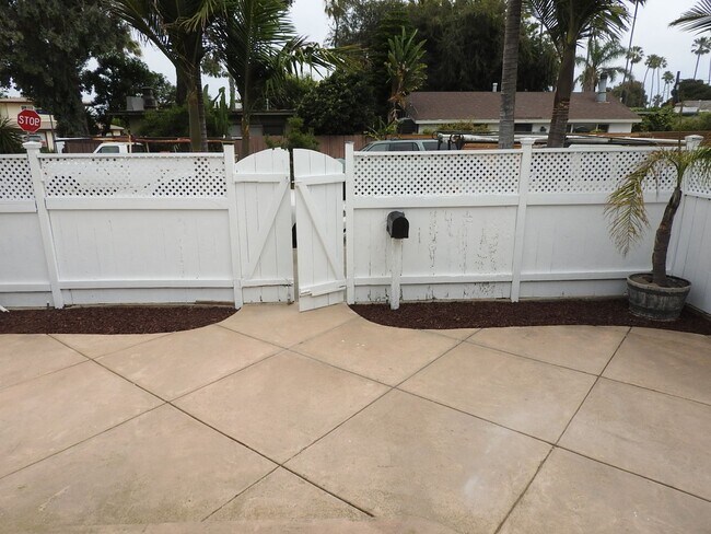 Building Photo - 4671lark