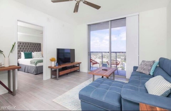 Foto del edificio - 2 br, 2 bath  - 728 NW 2nd St