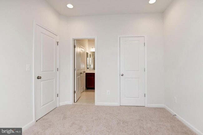 Building Photo - 42482 Dogwood Glen Square