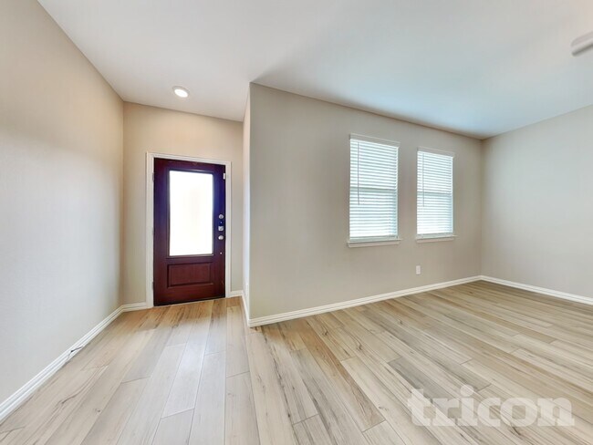 Foto del edificio - 2106 Silver Charm Ln