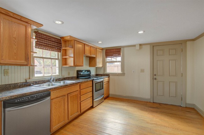 Building Photo - 38 Ashe Street Apt #B, Charleston, SC 2940...