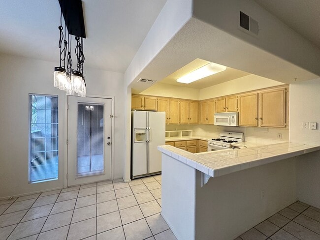 Building Photo - PACIFIC HOMES AT THE TRAILS