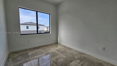 Building Photo - 1305 NW 4th Ave