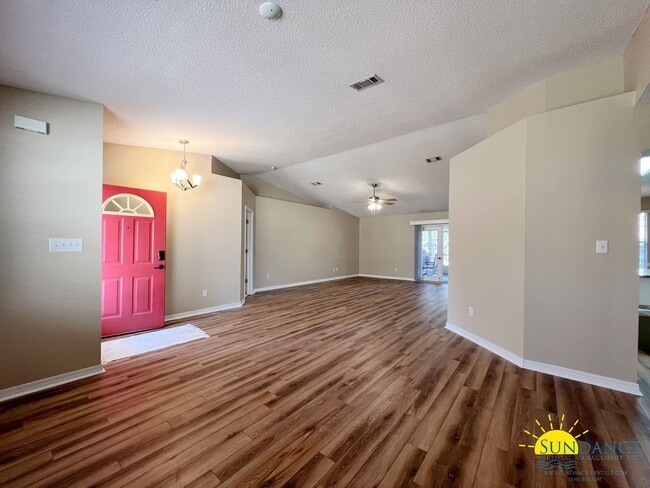Foto del edificio - Gorgeous 3 Bedroom home in Navarre!